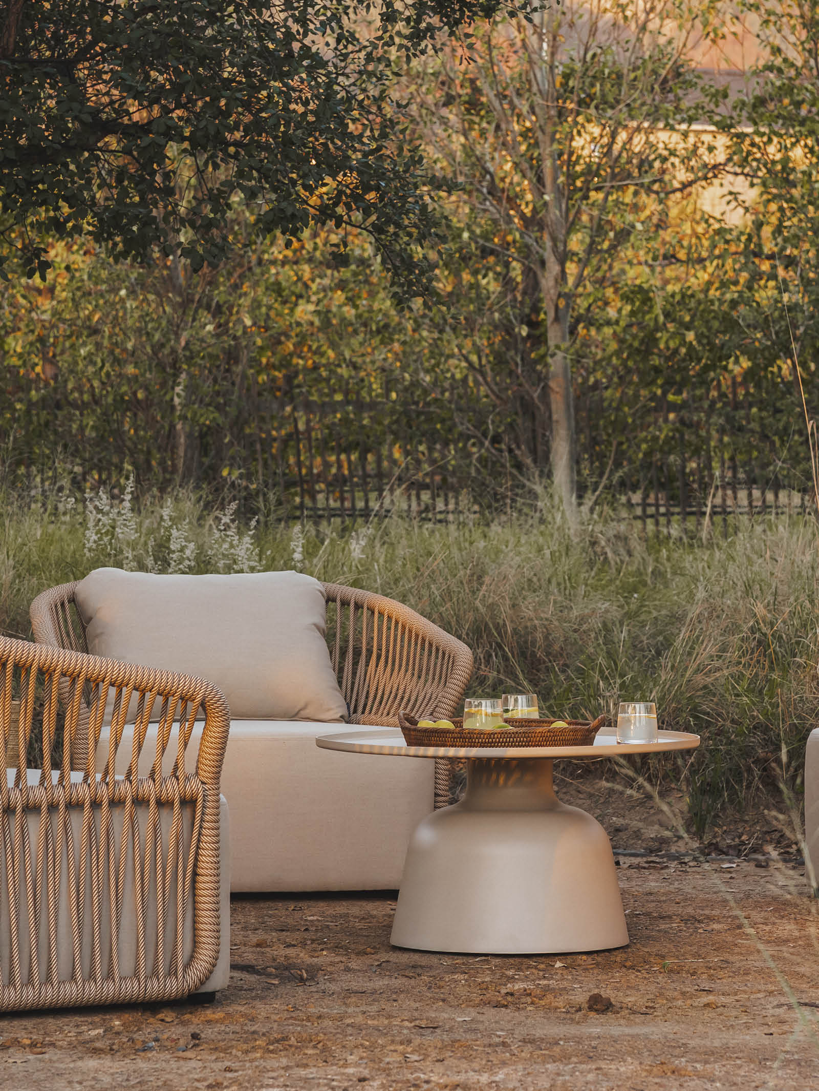 Contemporary Aluminium Coffee Table with Weather-Resistant for Patio